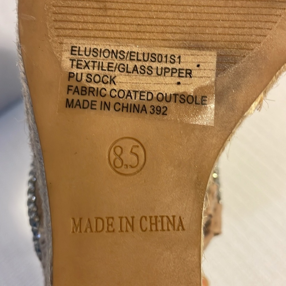 Steve Madden, slip on, double strap, espadrille wedge sandals. Size 8.5 - Picture 8 of 9